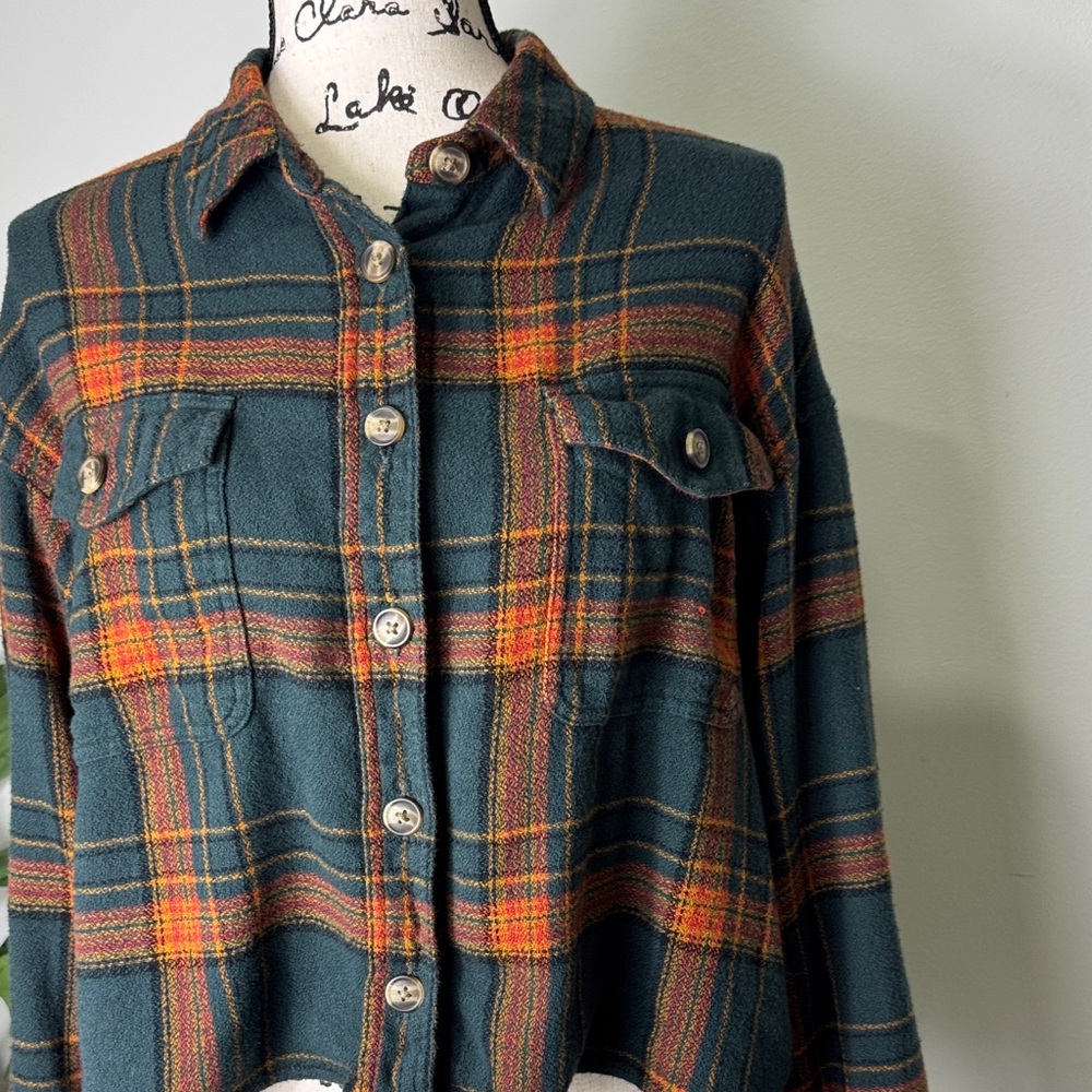 AMERICAN EAGLE Plaid Button-Up Shacket with two pockets SZ L Fall Festival Retro